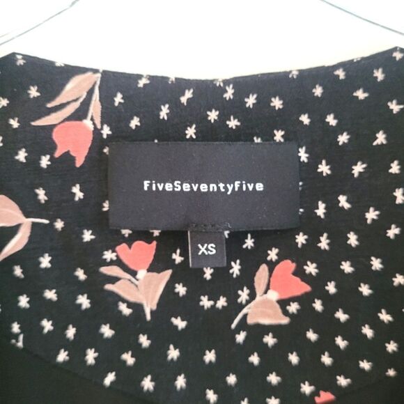 FIVESEVENTYFIVE cropped V-neck long sleeve blouse - Picture 3 of 12